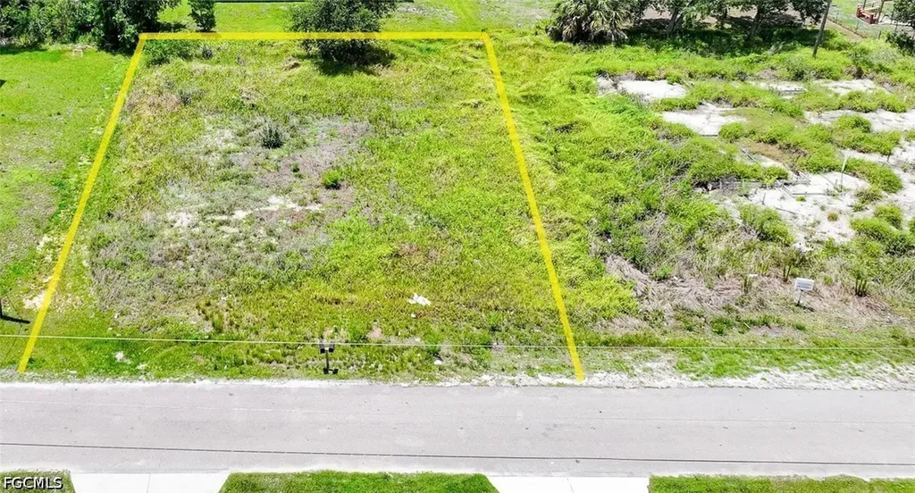 4713/4715 27th Street SW Lehigh Acres FL 33973