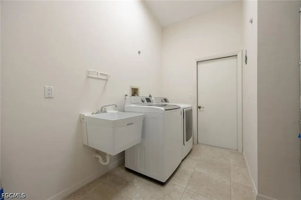 511 SE 24th Street Cape Coral FL 33990