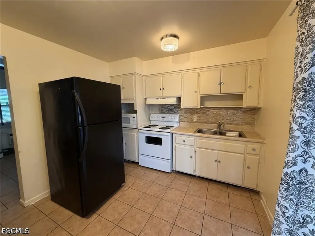 4902 Victoria Drive Cape Coral FL 33904