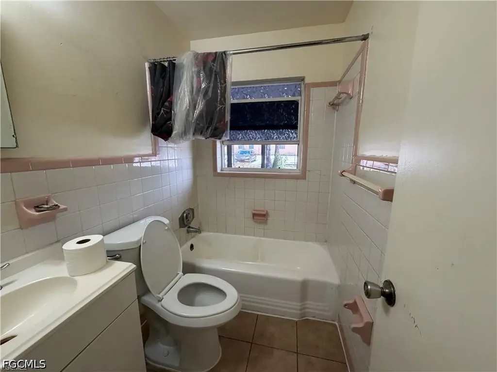 4902 Victoria Drive Cape Coral FL 33904