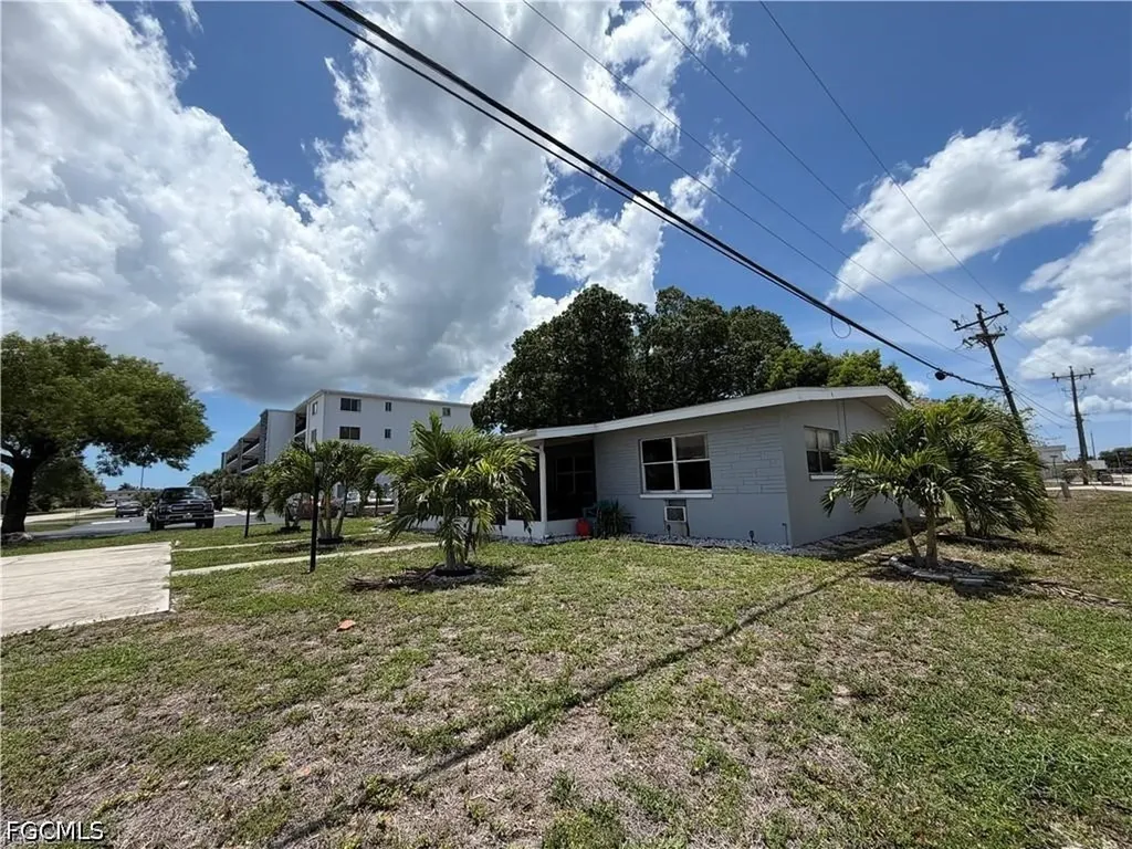 4902 Victoria Drive Cape Coral FL 33904