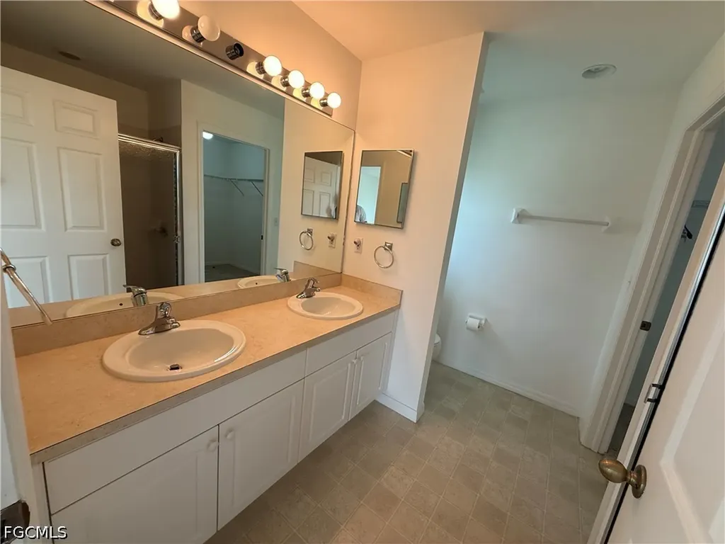1701 NE 26th Terrace Cape Coral FL 33909