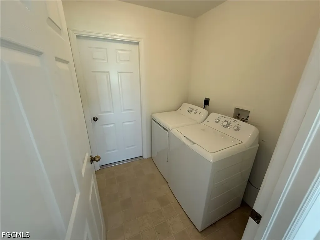 1701 NE 26th Terrace Cape Coral FL 33909
