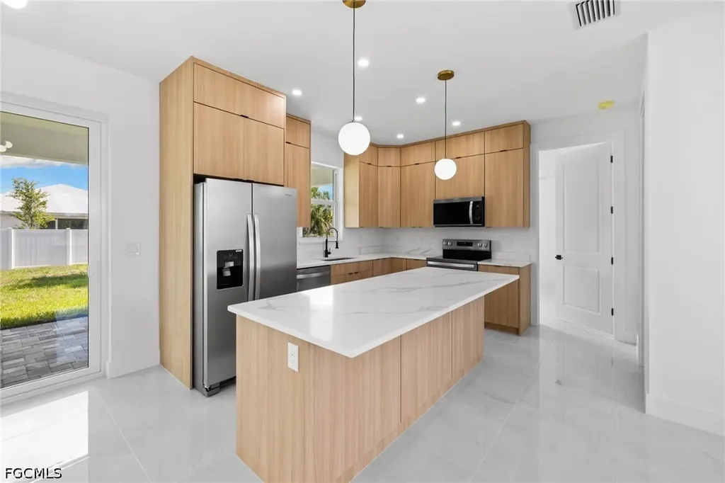 1337 NE 33rd Street Cape Coral FL 33909