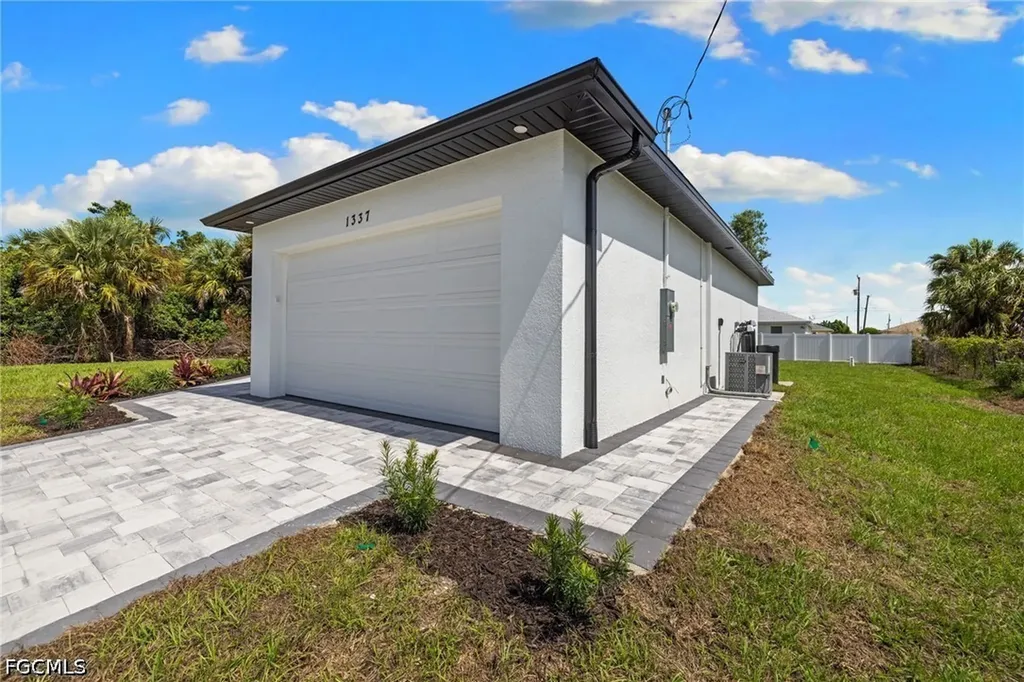 1337 NE 33rd Street Cape Coral FL 33909