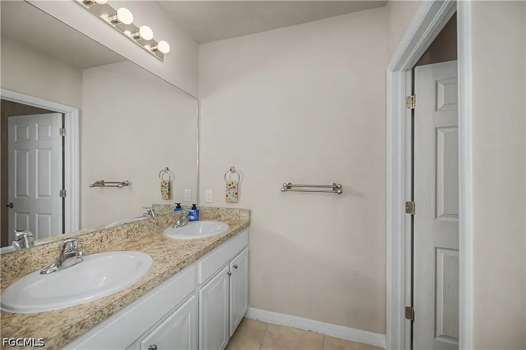 2495 Ciales Court Cape Coral FL 33909