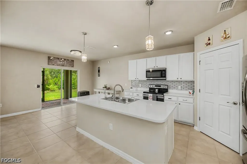 2495 Ciales Court Cape Coral FL 33909