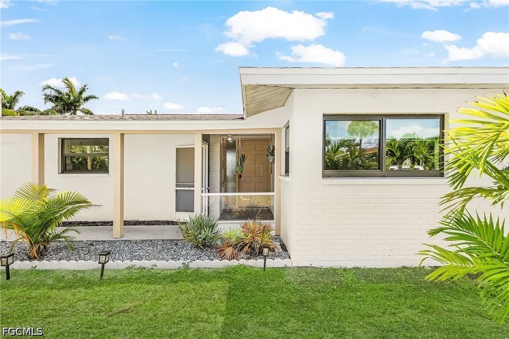 3009 SE 19th Place Cape Coral FL 33904