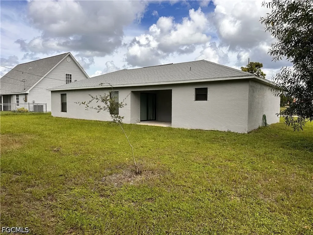 2212 SW Santa Barbara Place Cape Coral FL 33991