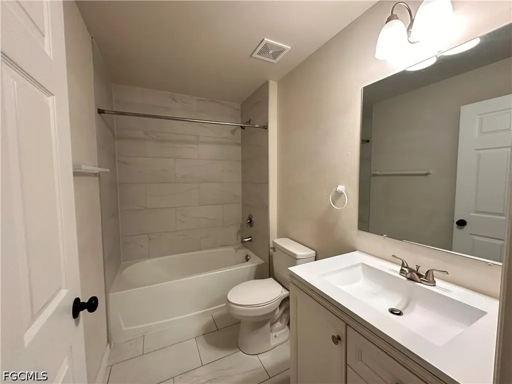 2212 SW Santa Barbara Place Cape Coral FL 33991
