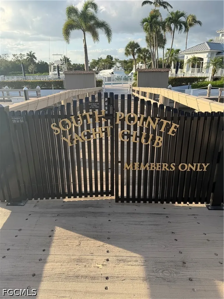 4700 Yacht Harbor Drive Naples FL 34112