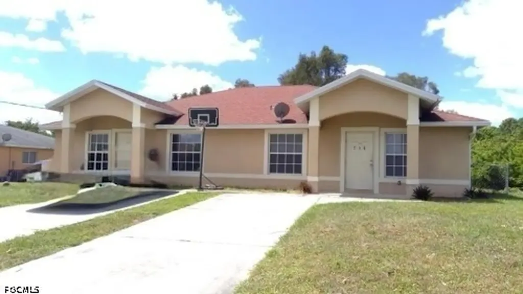 716-718 Ichabod Avenue Lehigh Acres FL 33973