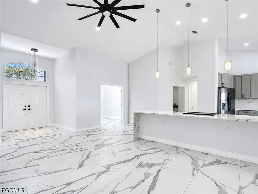 2503 Aviation Parkway Cape Coral FL 33904