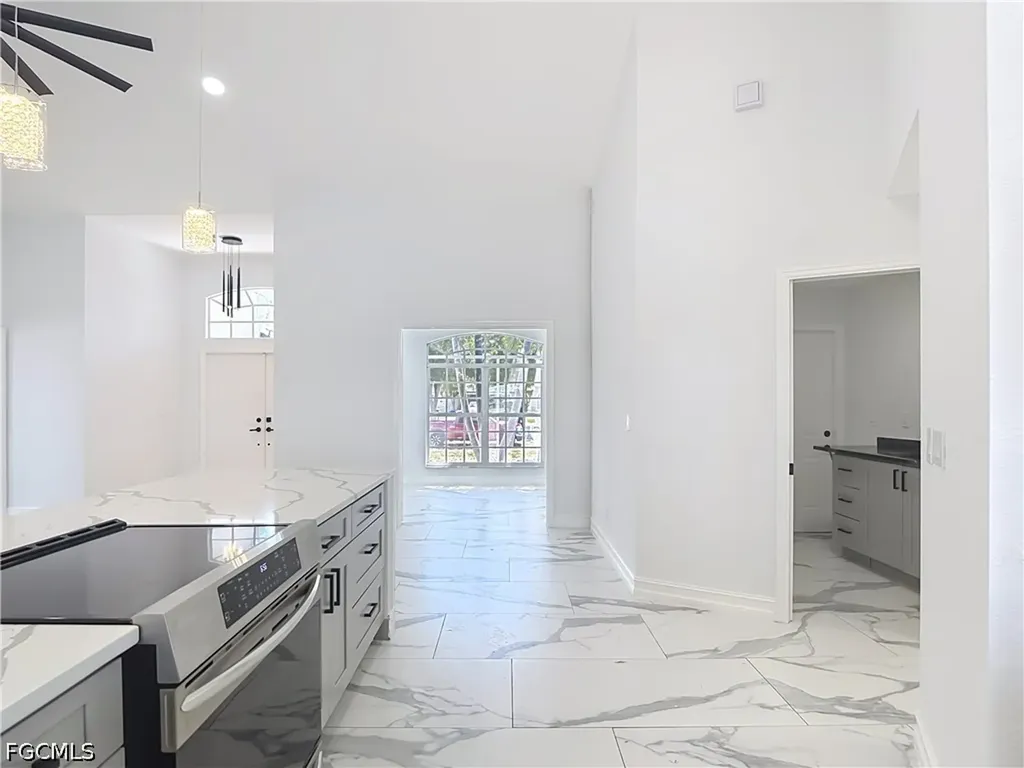 2503 Aviation Parkway Cape Coral FL 33904