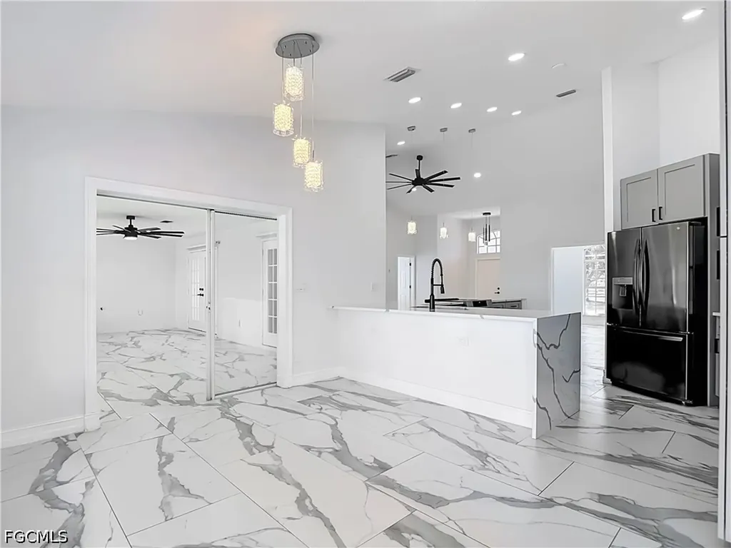 2503 Aviation Parkway Cape Coral FL 33904