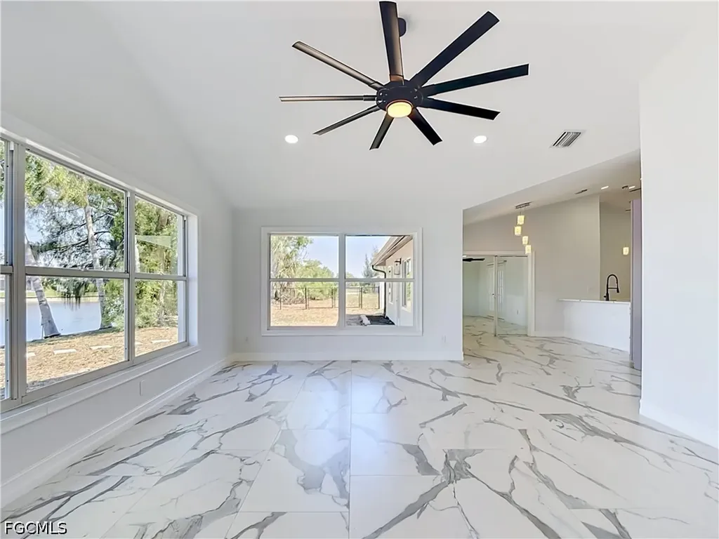 2503 Aviation Parkway Cape Coral FL 33904
