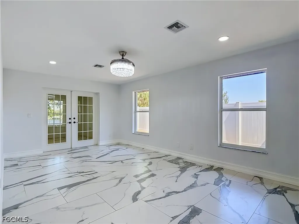 2503 Aviation Parkway Cape Coral FL 33904