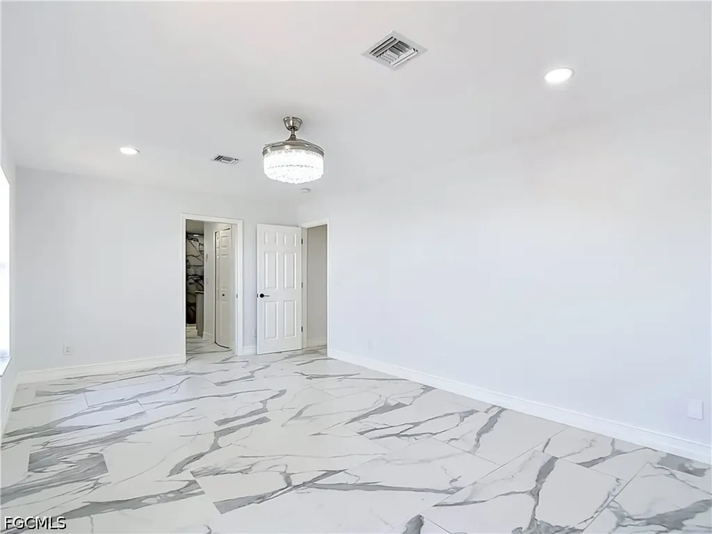 2503 Aviation Parkway Cape Coral FL 33904