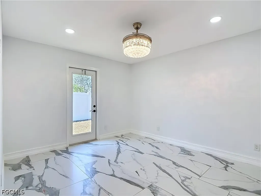 2503 Aviation Parkway Cape Coral FL 33904