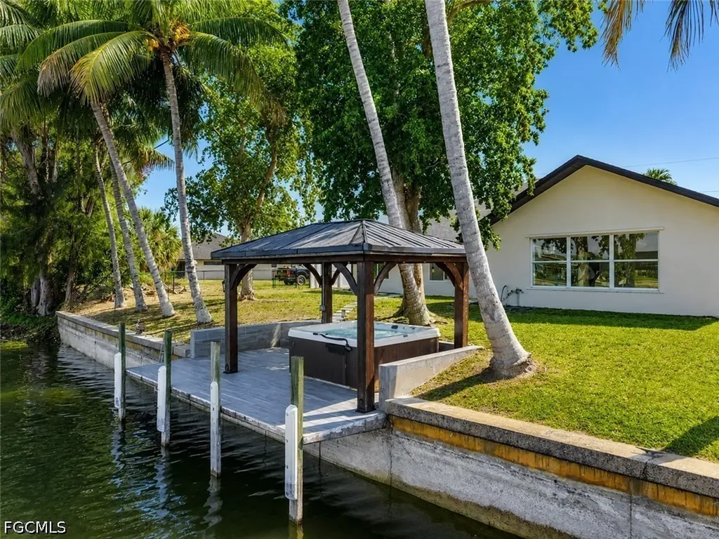 2503 Aviation Parkway Cape Coral FL 33904