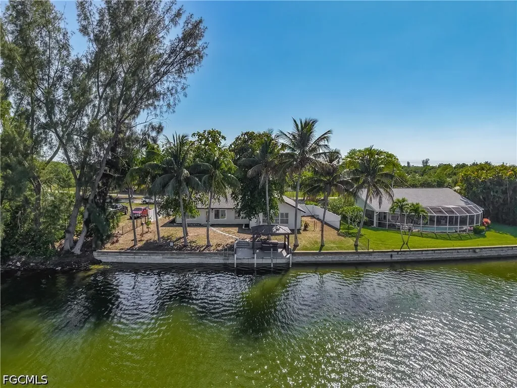 2503 Aviation Parkway Cape Coral FL 33904