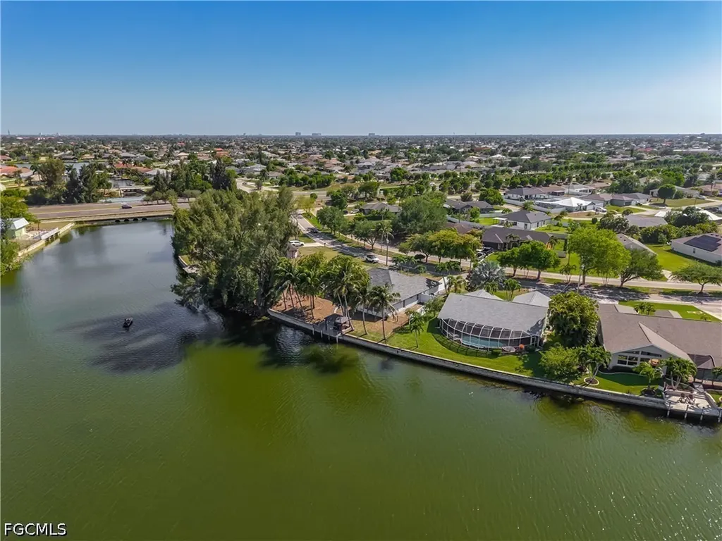 2503 Aviation Parkway Cape Coral FL 33904