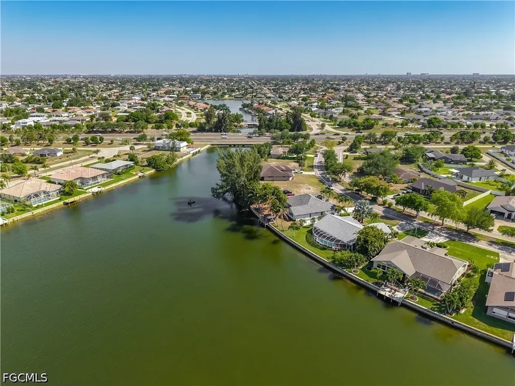 2503 Aviation Parkway Cape Coral FL 33904