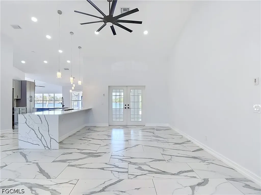 2503 Aviation Parkway Cape Coral FL 33904
