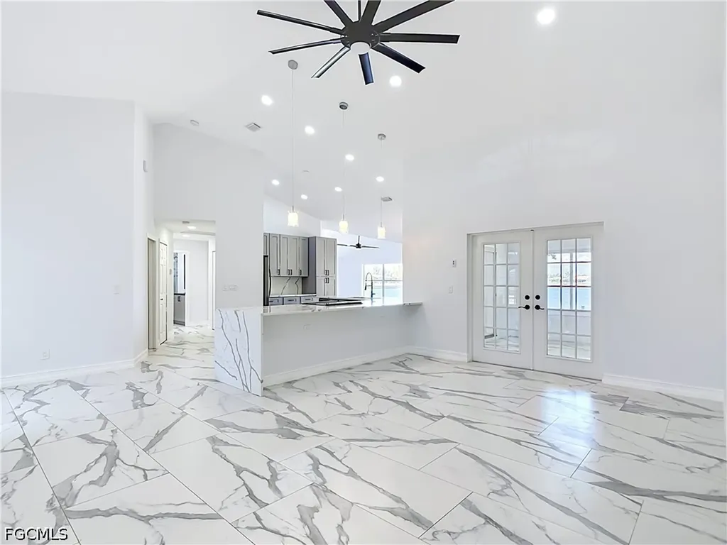 2503 Aviation Parkway Cape Coral FL 33904