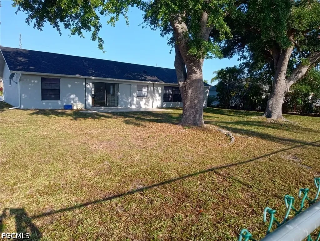 159 SE Santa Barbara Place Cape Coral FL 33990