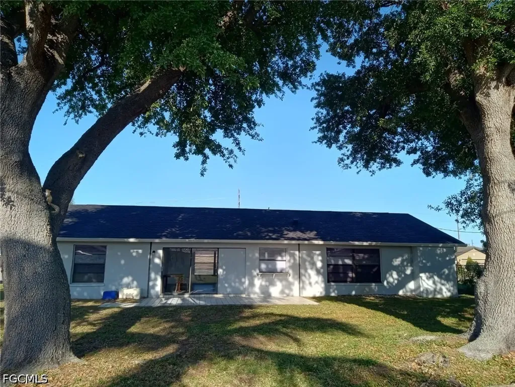 159 SE Santa Barbara Place Cape Coral FL 33990