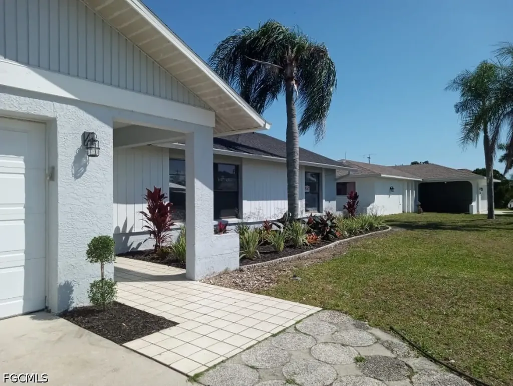 159 SE Santa Barbara Place Cape Coral FL 33990