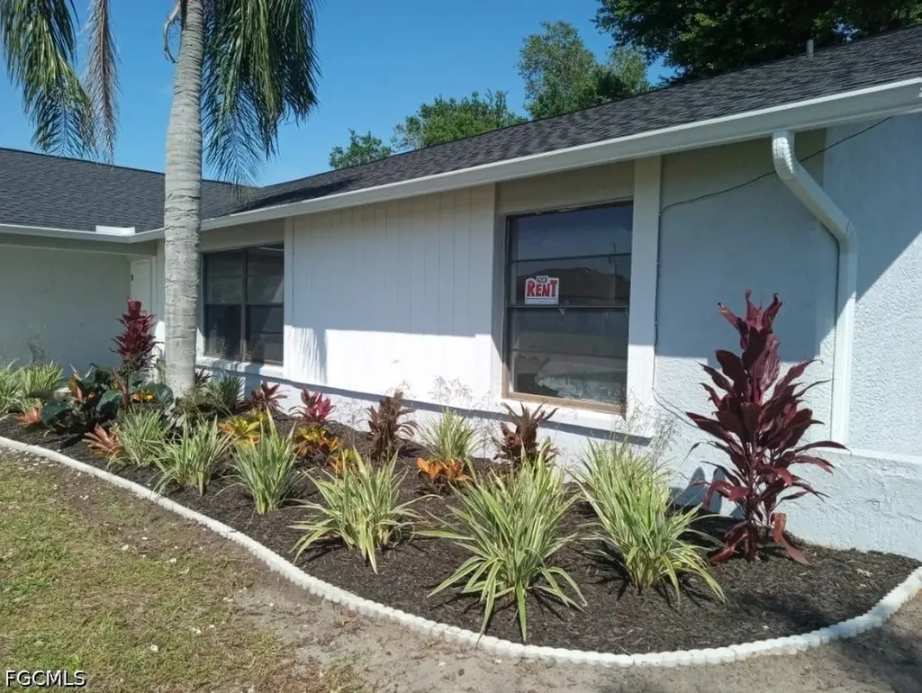 159 SE Santa Barbara Place Cape Coral FL 33990