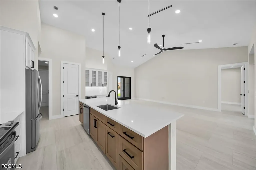 3532 Country Club Boulevard Cape Coral FL 33904