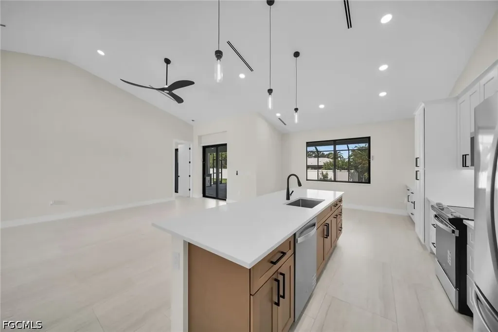 3532 Country Club Boulevard Cape Coral FL 33904