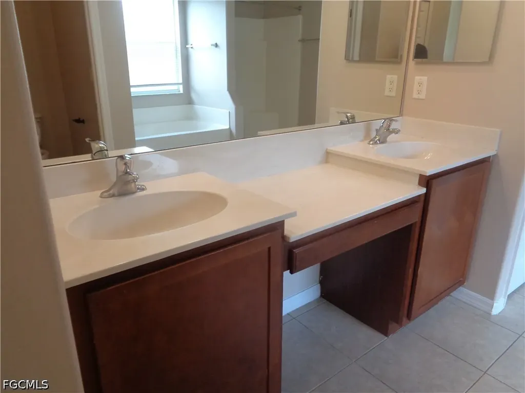 2463 Nature Pointe Loop Fort Myers FL 33905