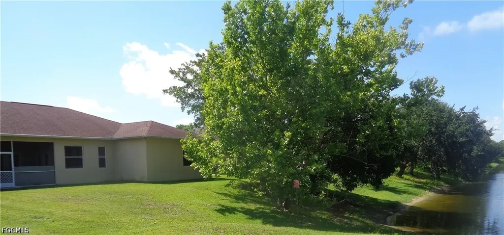 2463 Nature Pointe Loop Fort Myers FL 33905