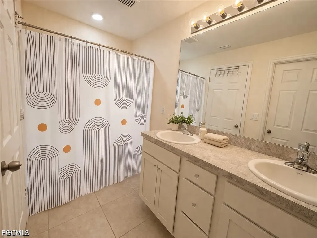 2804 NE 2nd Place Cape Coral FL 33909