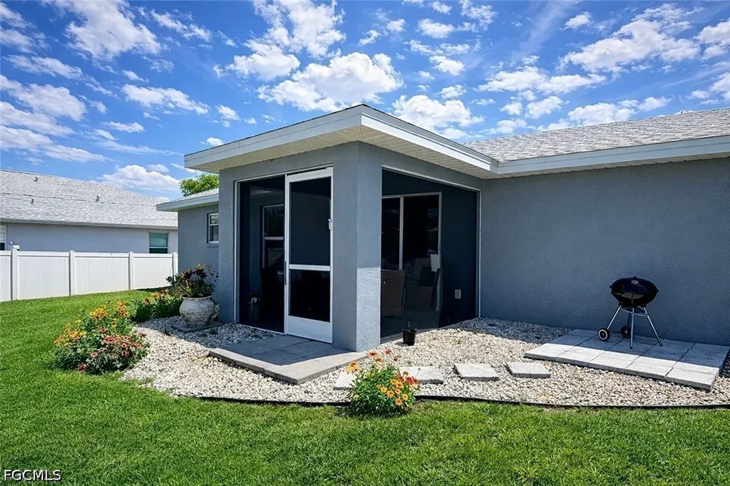 2804 NE 2nd Place Cape Coral FL 33909