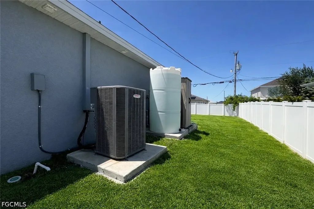 2804 NE 2nd Place Cape Coral FL 33909