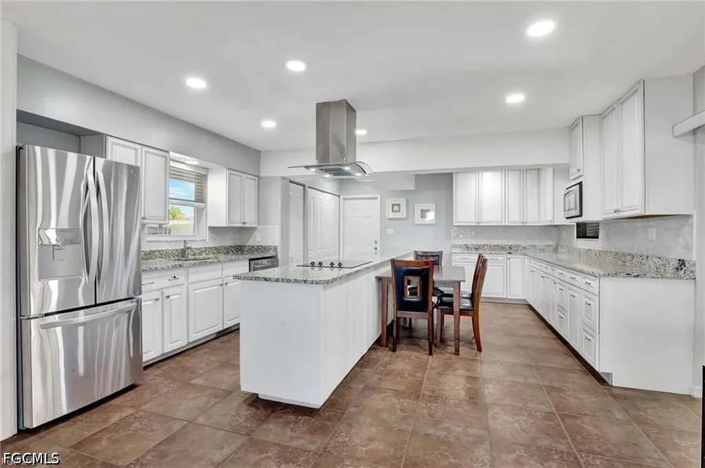 250 Bangsberg Road SE Port Charlotte FL 33952