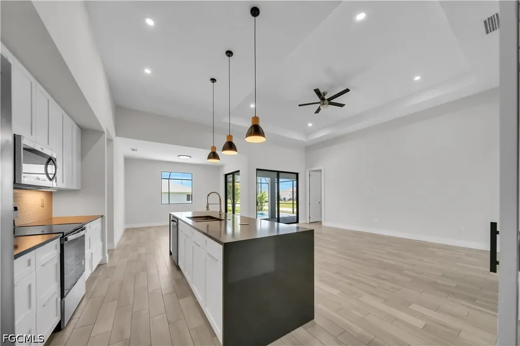 2728 SW 4th Lane Cape Coral FL 33991