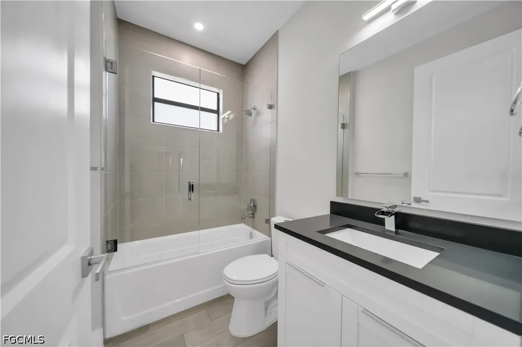 2728 SW 4th Lane Cape Coral FL 33991