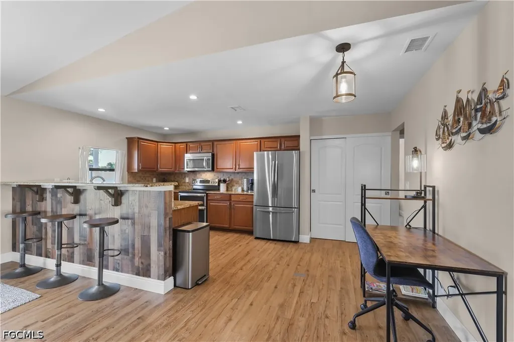 4115 SE 10th Place Cape Coral FL 33904