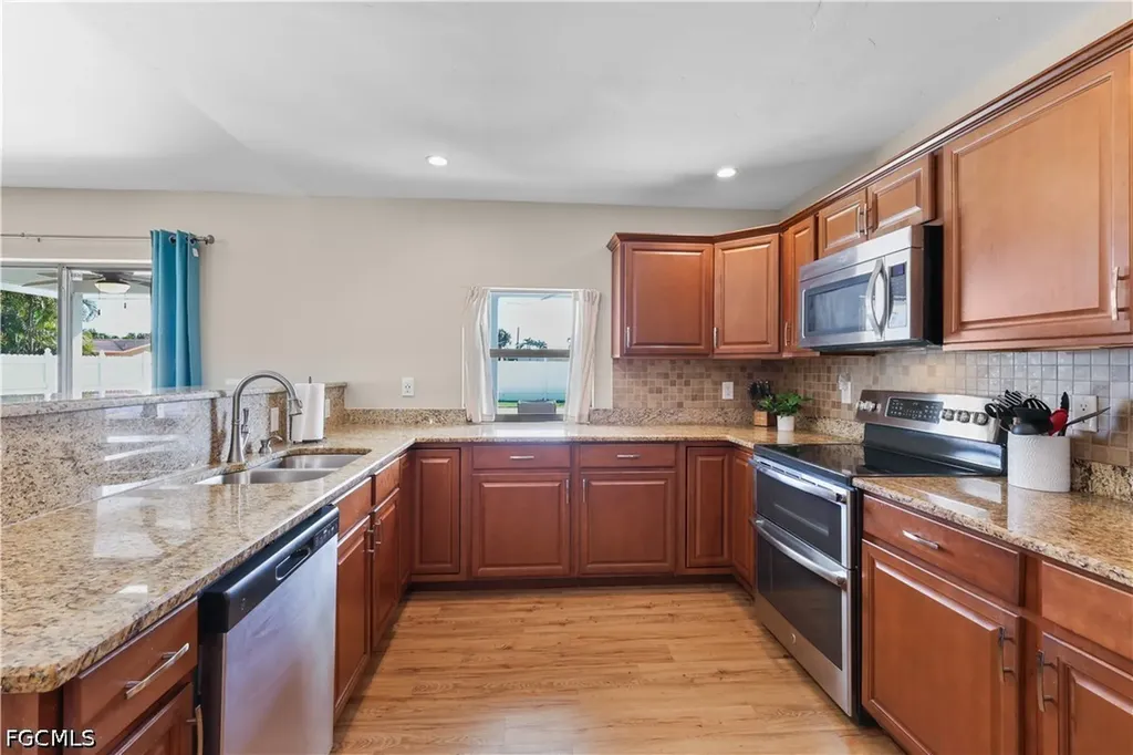 4115 SE 10th Place Cape Coral FL 33904