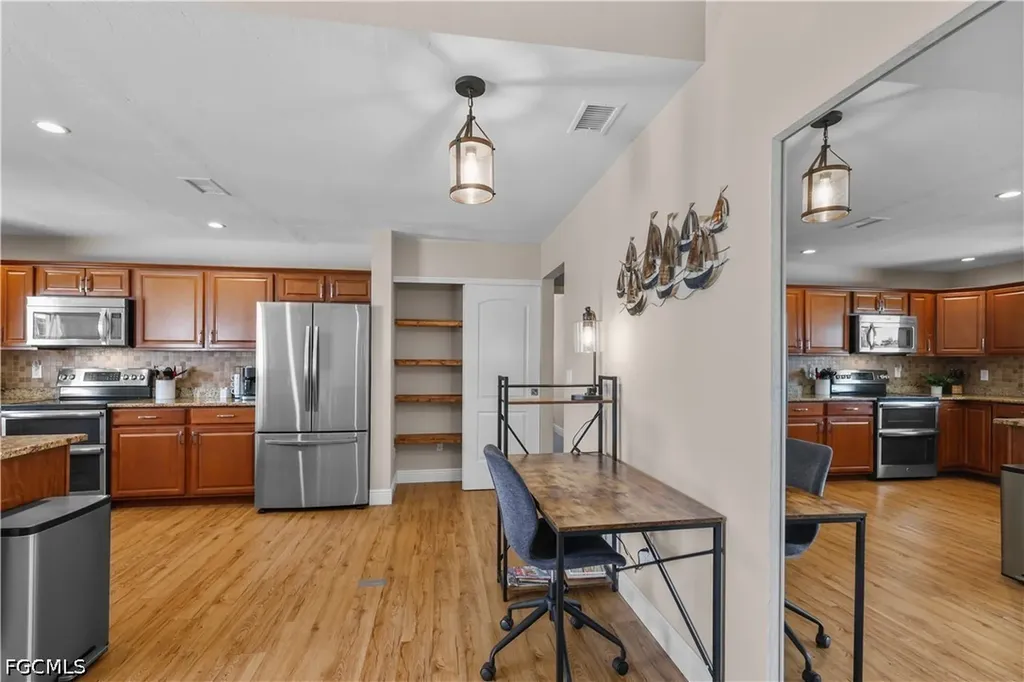 4115 SE 10th Place Cape Coral FL 33904