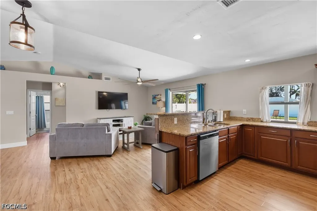 4115 SE 10th Place Cape Coral FL 33904
