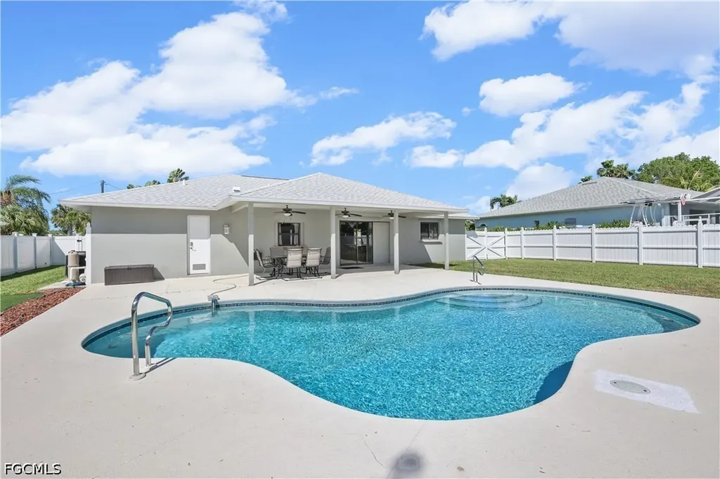 4115 SE 10th Place Cape Coral FL 33904