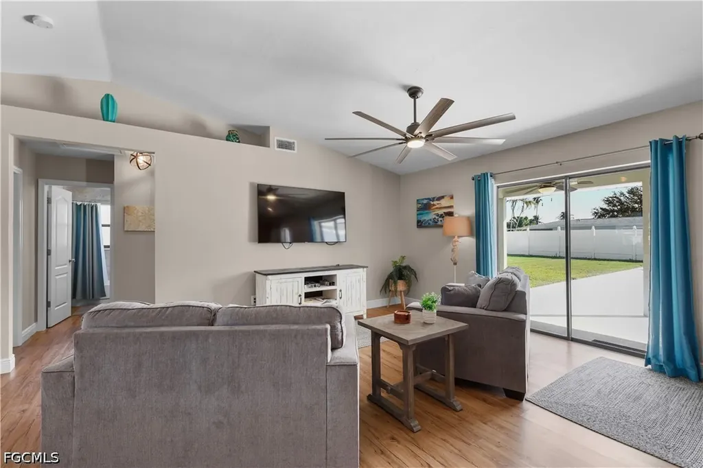 4115 SE 10th Place Cape Coral FL 33904