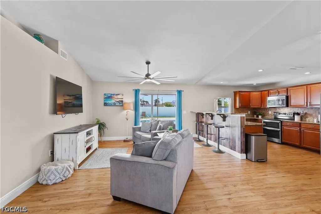 4115 SE 10th Place Cape Coral FL 33904